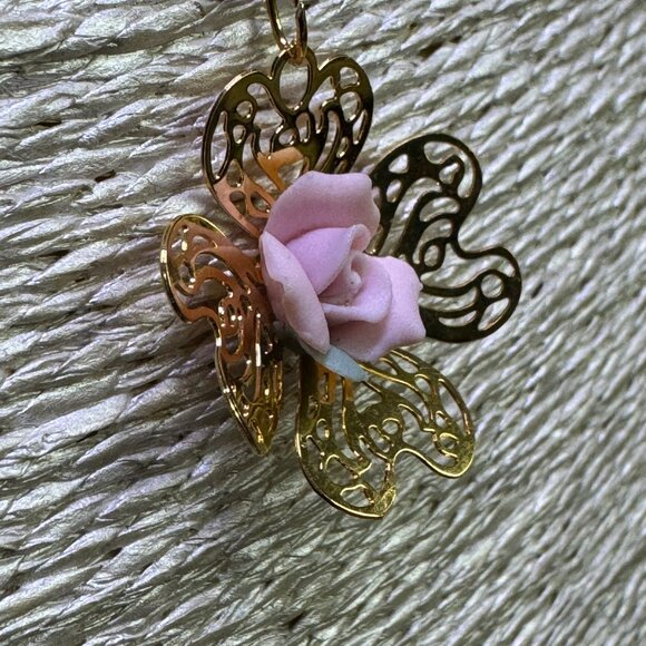 Gold Tone Necklace with pink rose filigree flower pendant 18" Chain  JW1478 - Picture 3 of 9